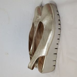 Wonders Fly Metallic Sling Back Wedged Shoes Size 41 Made in Spain